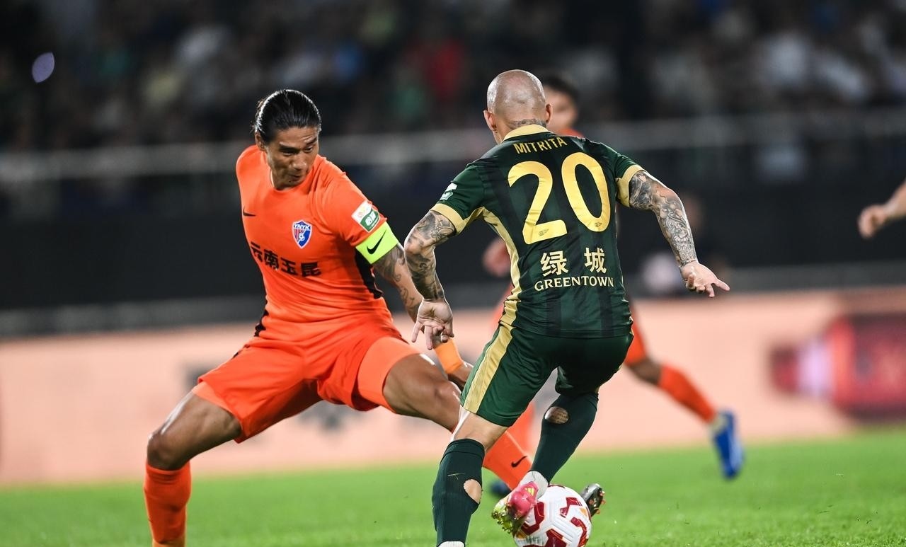 爱游戏体育-武汉三镇发布备战花絮，窗口期强势反弹，亚冠任务艰巨，轮换策略成焦点-爱游戏体育